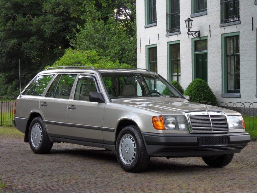 Tnycams's tweet photo. #Mercedes W124 300 TE-24 https://t.co/cKcxU8biYT