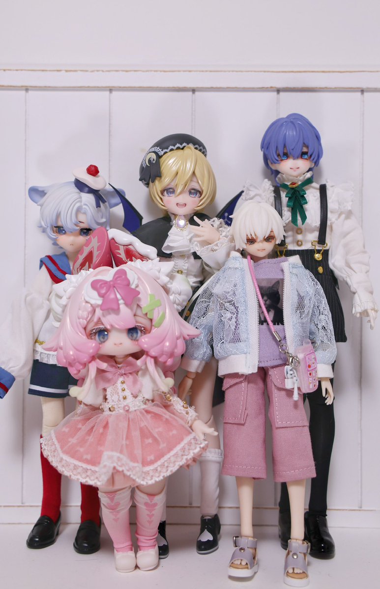 aria_8370N's tweet photo. ブラインドドール背比べ https://t.co/eamssatGid