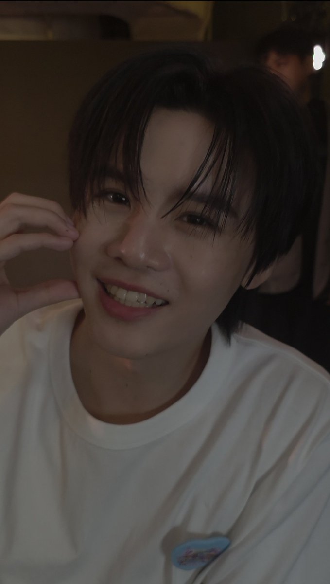 moppisandesu's tweet photo. Hughくん気になってたけど実際会うと
ホントに好きヤバい😭🫶

#DuangFansignInJapan 
 #Hughhype https://t.co/MGckHtEDDA