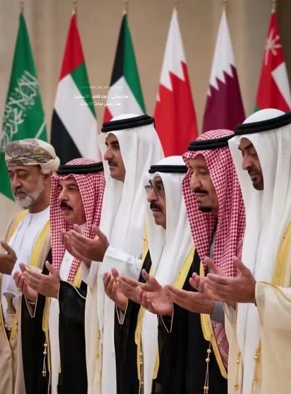 sosoky12's tweet photo. سادةٌ تعلو بهم رايات أوطانهم، وتجمعهم أصالة التاريخ، وتليق بهم المروءة؛ 
حفظ الله الخليج وقادته وشعوبه.
#الخليج_خط_أحمر 
#بلوك_للفتنة https://t.co/ovpENp2obG