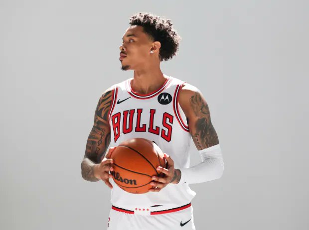 versodecancha1's tweet photo. 🚨 ¡LIBERADO EN CHICAGO! 🚨 Los Bulls cortan a Brandon Boston Jr. tras la pretemporada y salta la gran pregunta... 🏀🤔

¿Volverá a Europa el ex del Fenerbahçe o priorizará la G League para no alejarse del radar NBA? 👀🇺🇸 / 🇪🇺✈️

¿Dónde os gustaría verlo? 👇💬

#NBA #EuroLeague https://t.co/vhbjFJNOVK