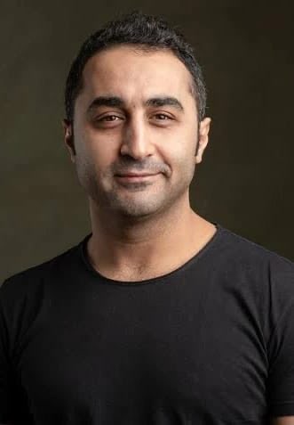 gagahaberyeni's tweet photo. Onur Buldu’dan Sarp Apak itirafı: 

📌 Bir yıl evinde kaldım, cebime harçlık koydu! Allah bin kere razı olsun.

📌 İstanbul’a gelmeyi hiç düşünmüyordum. Doğuya gidip Devlet Tiyatrosu’nda oynamak istiyordum.

📌 Sarp çok ısrar etti. İstanbul’a gel, İstanbul’a gel dedi. Ben de bir bavul alıp geldim.

📌 Bir sene evinde yattım, kalktım. Cebime harçlık koydu.

📌 Bir yerde anlaşılmayan bir şey varsa beni yönlendirdi. Ev bulana kadar, iş bulana kadar yardımcı oldu.

📌 Allah razı olsun. Bin kere razı olsun.