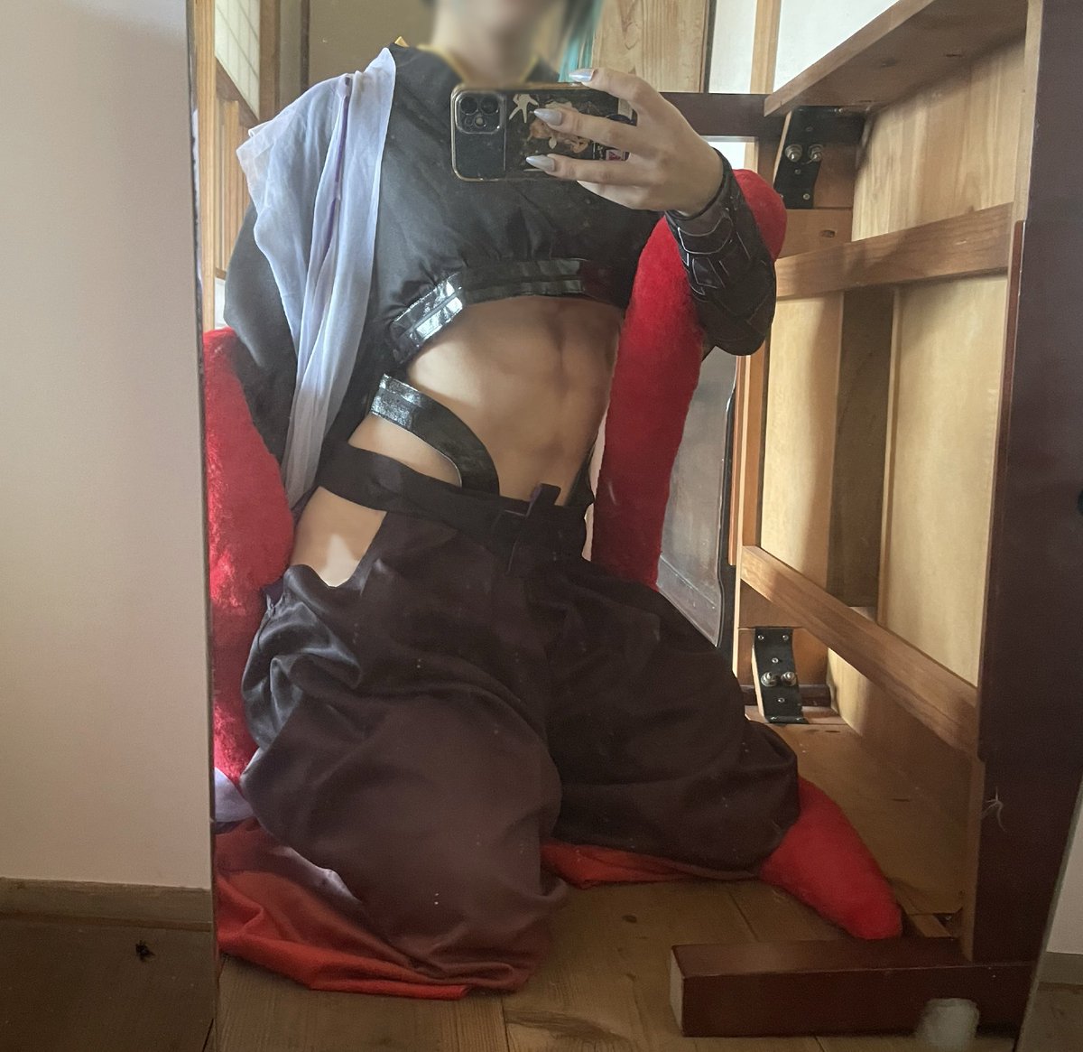 0824_kuroyuri's tweet photo. 静形薙刀の腹筋、自分の腹にアイシャドウで描いたんだけどめっちゃリアルじゃない⁉️
美術部、いけます。腹筋が必要になったら呼んでください描きます。 https://t.co/fRCZiEspdZ