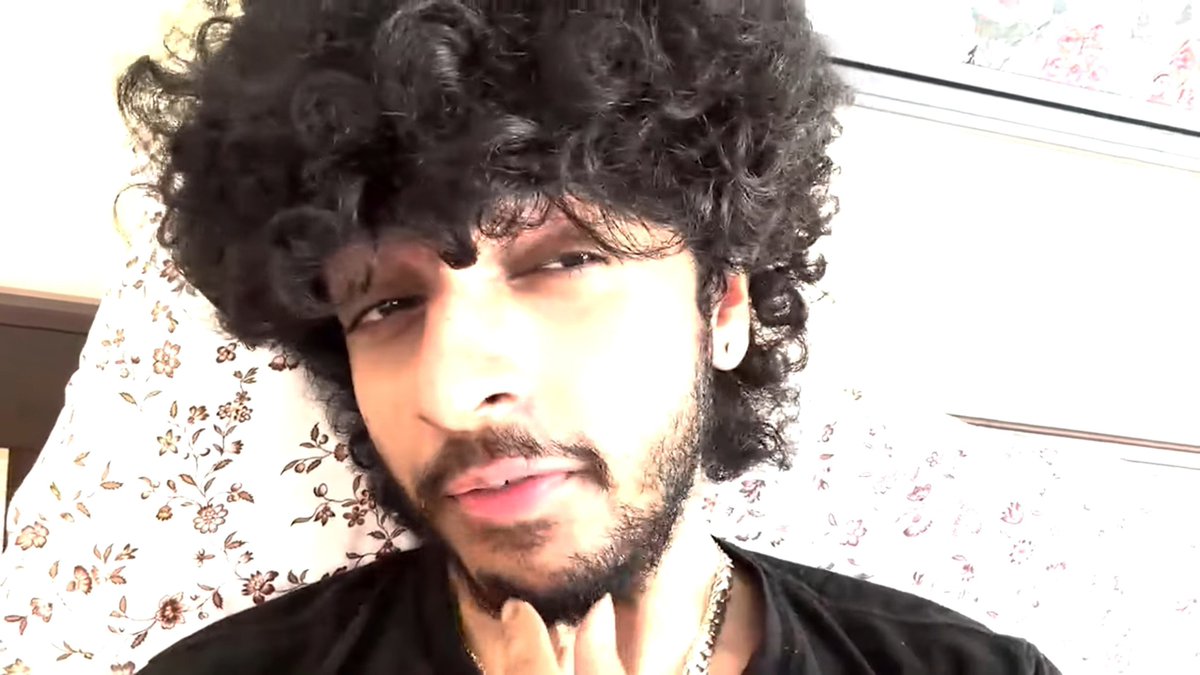 swagwron's tweet photo. ASHSWAG FACE REVEAL IS REAL HELLO ?? HE LOOKS MAJESTIC https://t.co/9jQmyt25CP