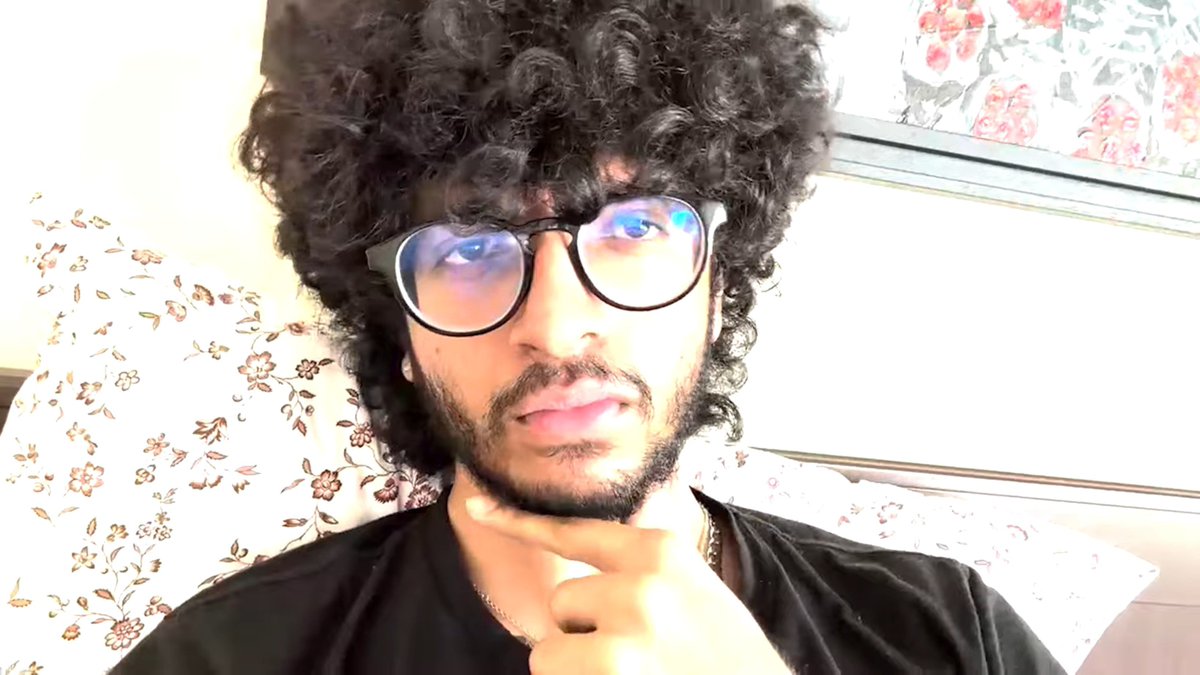 swagwron's tweet photo. ASHSWAG FACE REVEAL IS REAL HELLO ?? HE LOOKS MAJESTIC https://t.co/9jQmyt25CP