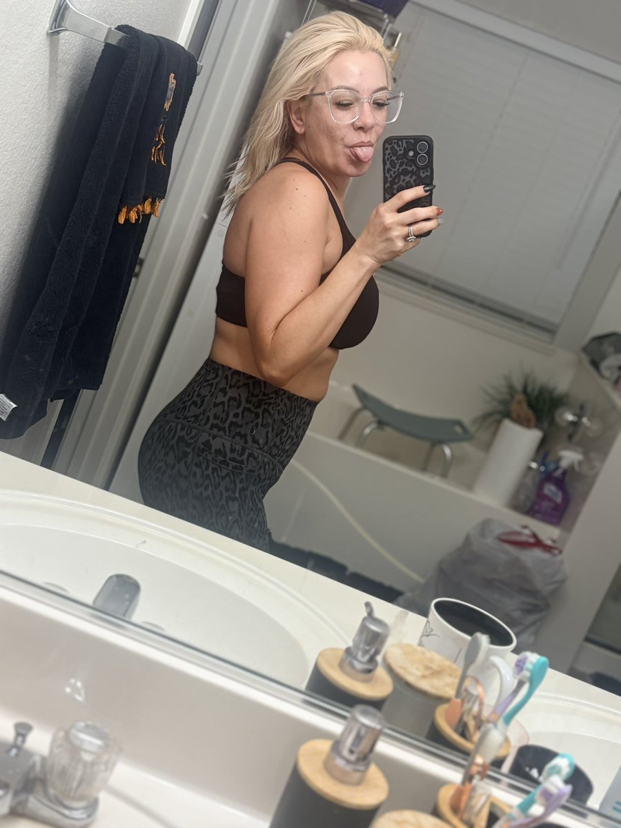 Autumngray44's tweet photo. Gym time https://t.co/VtreY5N34q