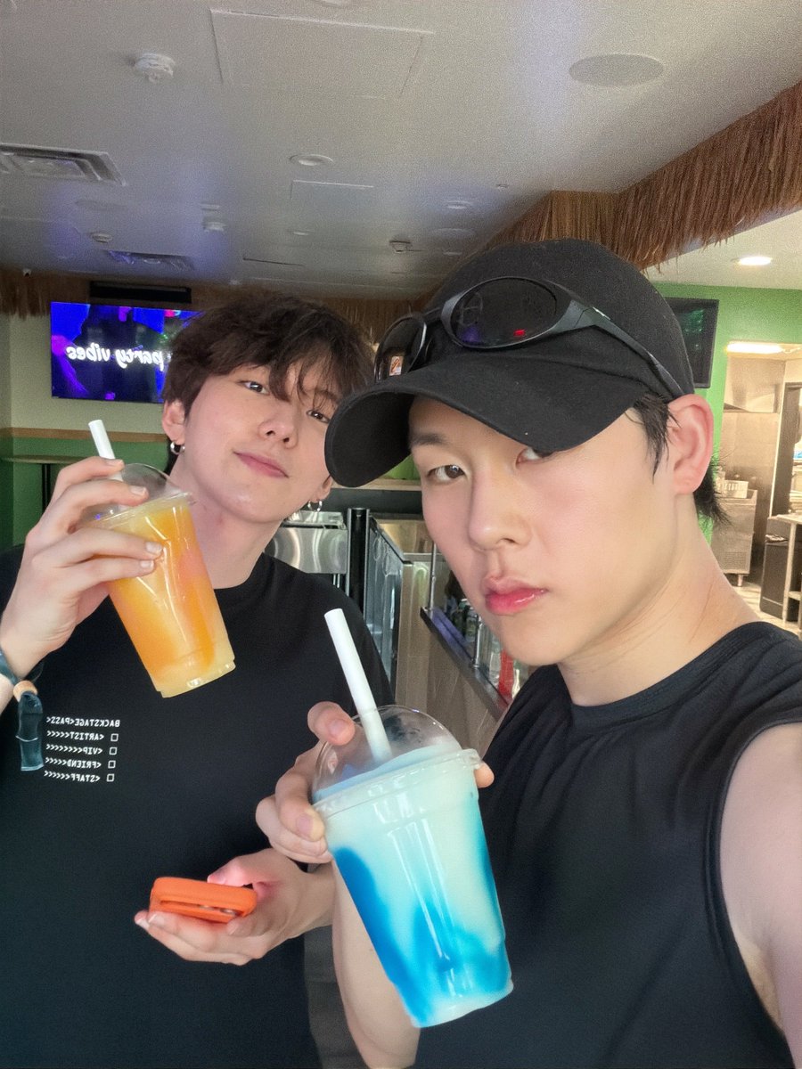 Jo__ohoney's tweet photo. 🤎💙🧡주헌시💚💛💜 https://t.co/EyMWAKfvN6