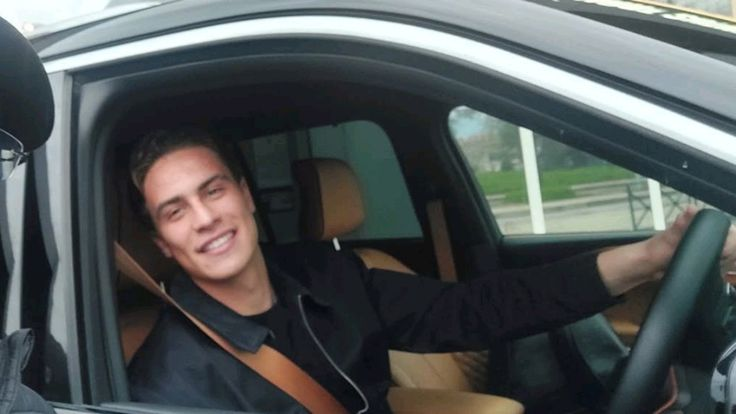 MalMichiko40088's tweet photo. Bazende car selfie https://t.co/ZPg30lUHFX