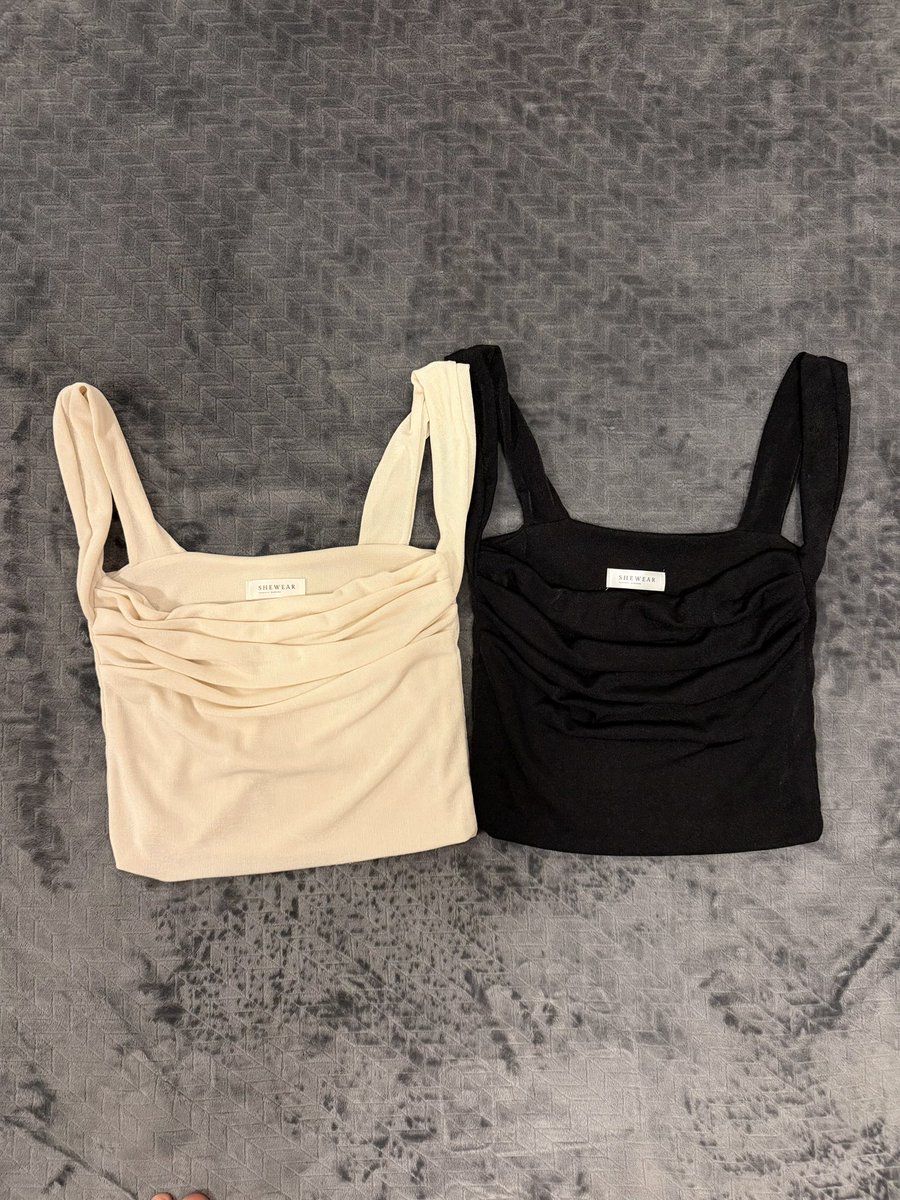 Imwillbedoc's tweet photo. 🐰🍒 shewearbkk CARA top 
• black, champagne
อก29-38 เอว23-28

used once🖤
 ★ each price : 190 (from 390) 

#ส่งต่อเสื้อผ้ามือ2 #ส่งต่อเสื้อผ้า #ส่งต่อเสื้อผ้ามือสอง #โล๊ะตู้เสื้อผ้า #เสื้อผ้ามือสอง #ส่งต่อcintage #cintageshop #stylistshop #duexstudio #ส่งต่อshewear #shewearbkk https://t.co/1XWuOUDQBr