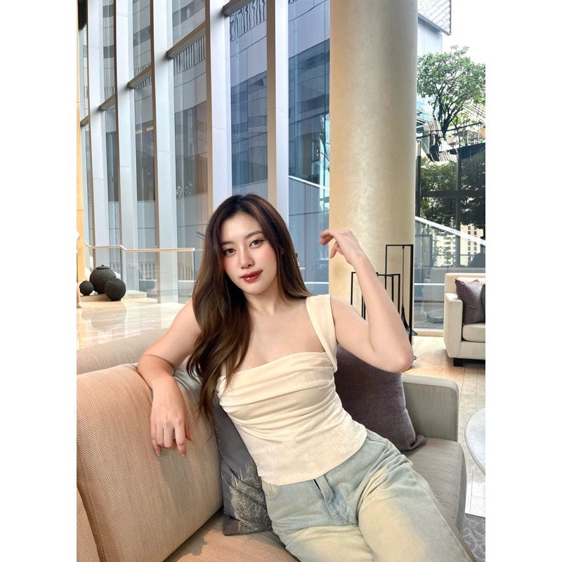 Imwillbedoc's tweet photo. 🐰🍒 shewearbkk CARA top 
• black, champagne
อก29-38 เอว23-28

used once🖤
 ★ each price : 190 (from 390) 

#ส่งต่อเสื้อผ้ามือ2 #ส่งต่อเสื้อผ้า #ส่งต่อเสื้อผ้ามือสอง #โล๊ะตู้เสื้อผ้า #เสื้อผ้ามือสอง #ส่งต่อcintage #cintageshop #stylistshop #duexstudio #ส่งต่อshewear #shewearbkk https://t.co/1XWuOUDQBr