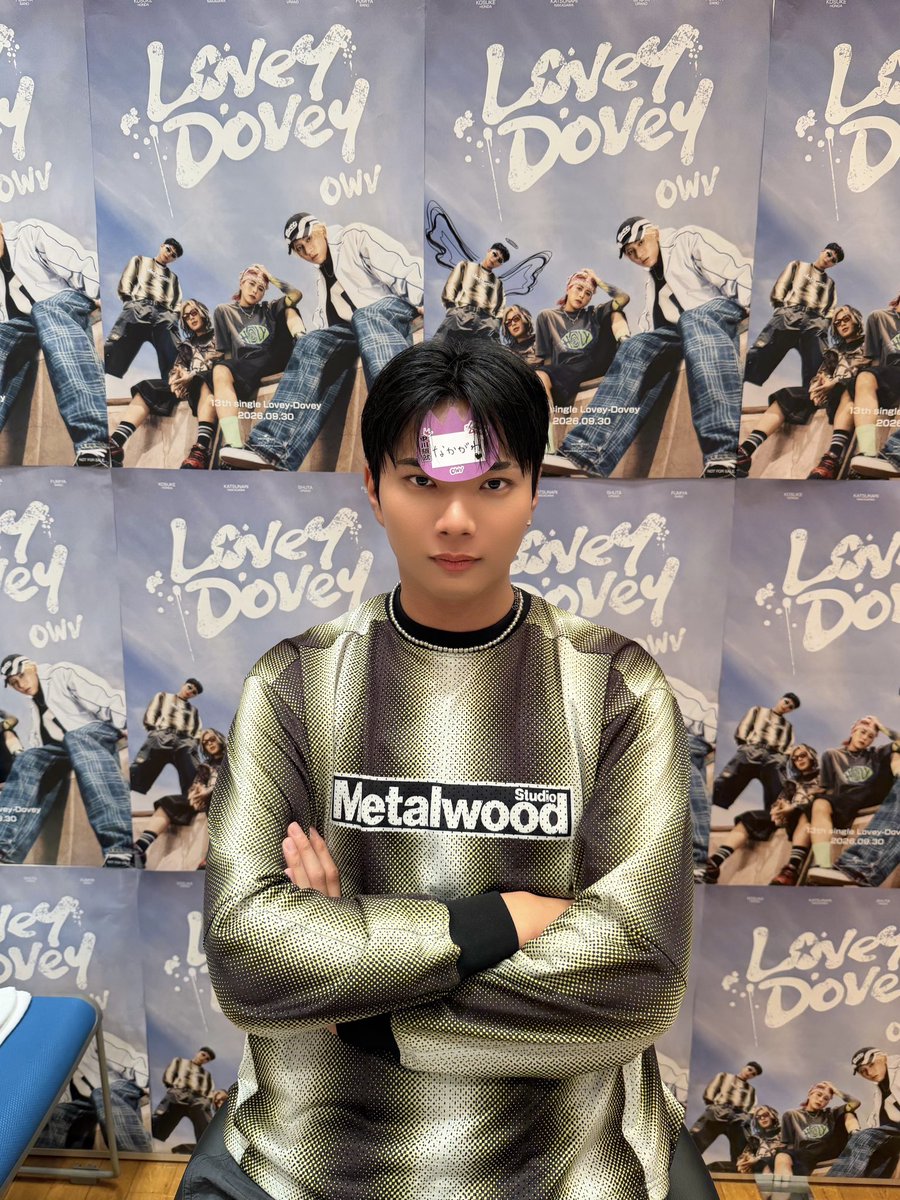 owv_official's tweet photo. ╭━━━━━━━━━━━━━━╮
❤️                                                    💜
            2026.09.30 Release 
OWV 13th single 『 Lovey-Dovey 』
💛　　　　                                    💙      
 ╰━☀️━━━━━━━━━━━╯

『あなたの名札、つくります！』 会
OWVも名札つくってみました📛 

#OWV #OWV_ラビダビ ☀️