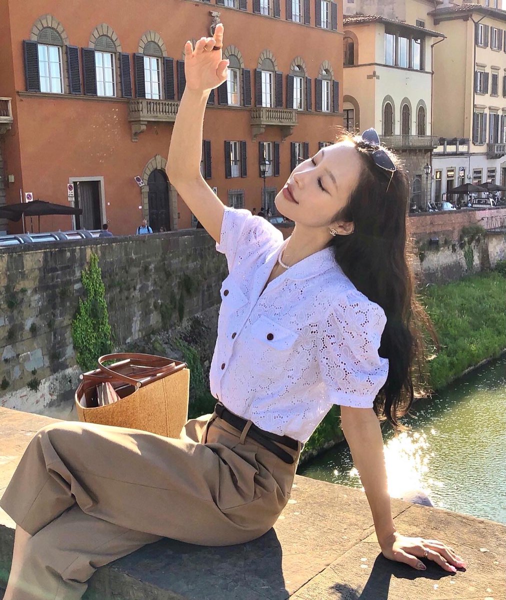 fari26 tweet picture