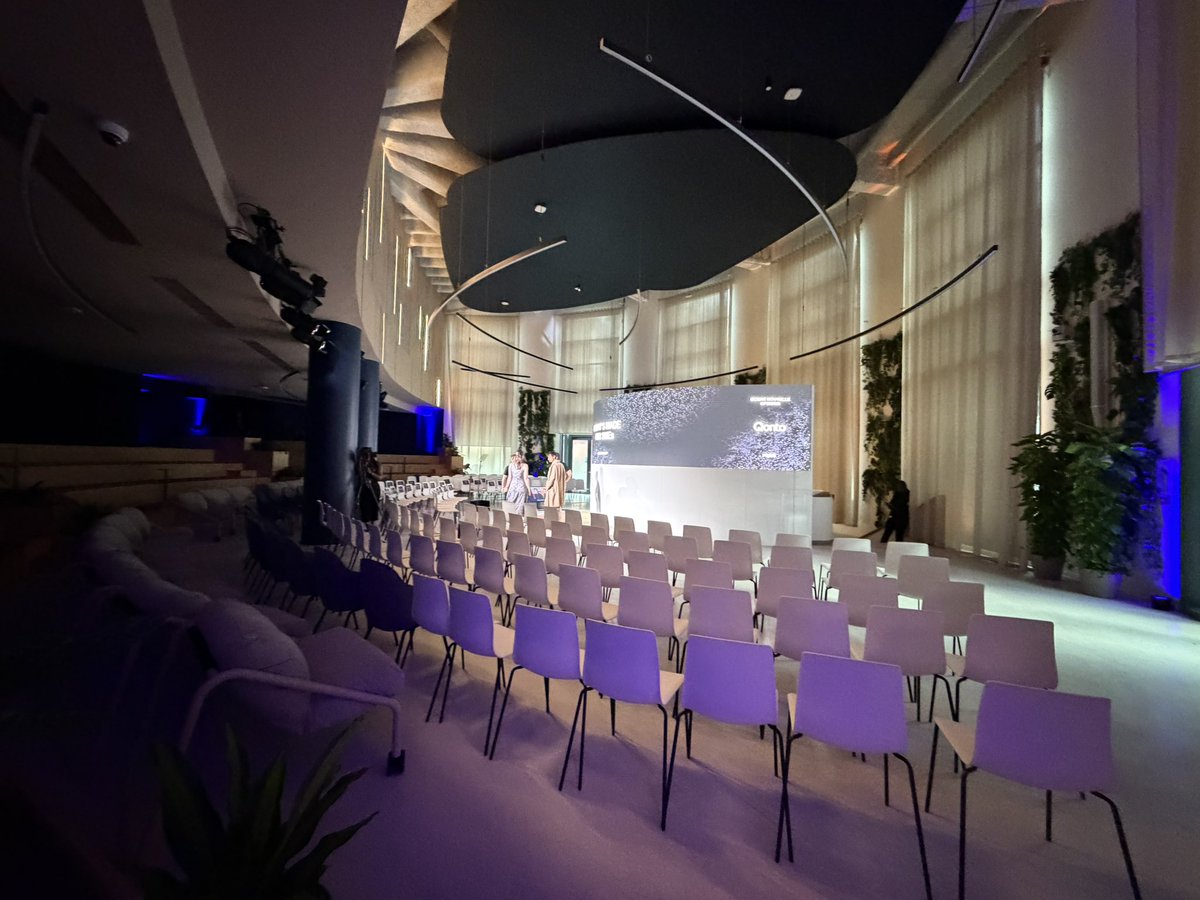 gonzague's tweet photo. Inaugurés le 23 septembre, déglingués le 17 octobre. https://t.co/Zpo9W09sBG