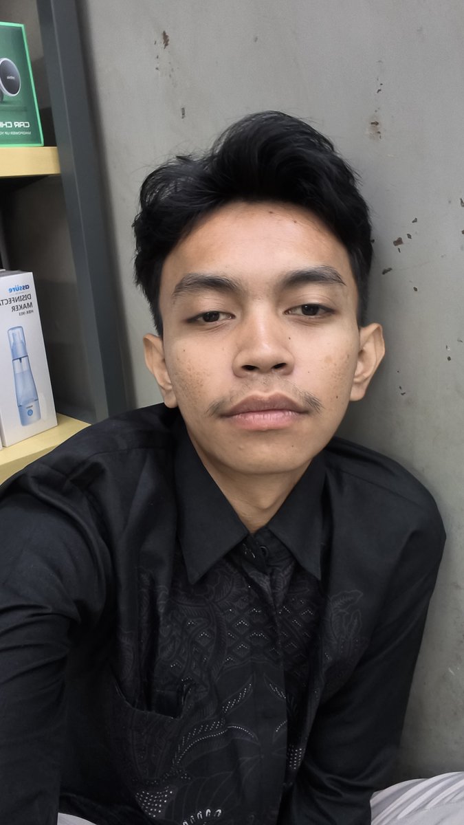 fist_krw's tweet photo. Muka cape gada yang semangatin 😌
#karawang #gaykarawang #bxb #mlm #cikarang #gaycikarang https://t.co/E2KaJLB9l0
