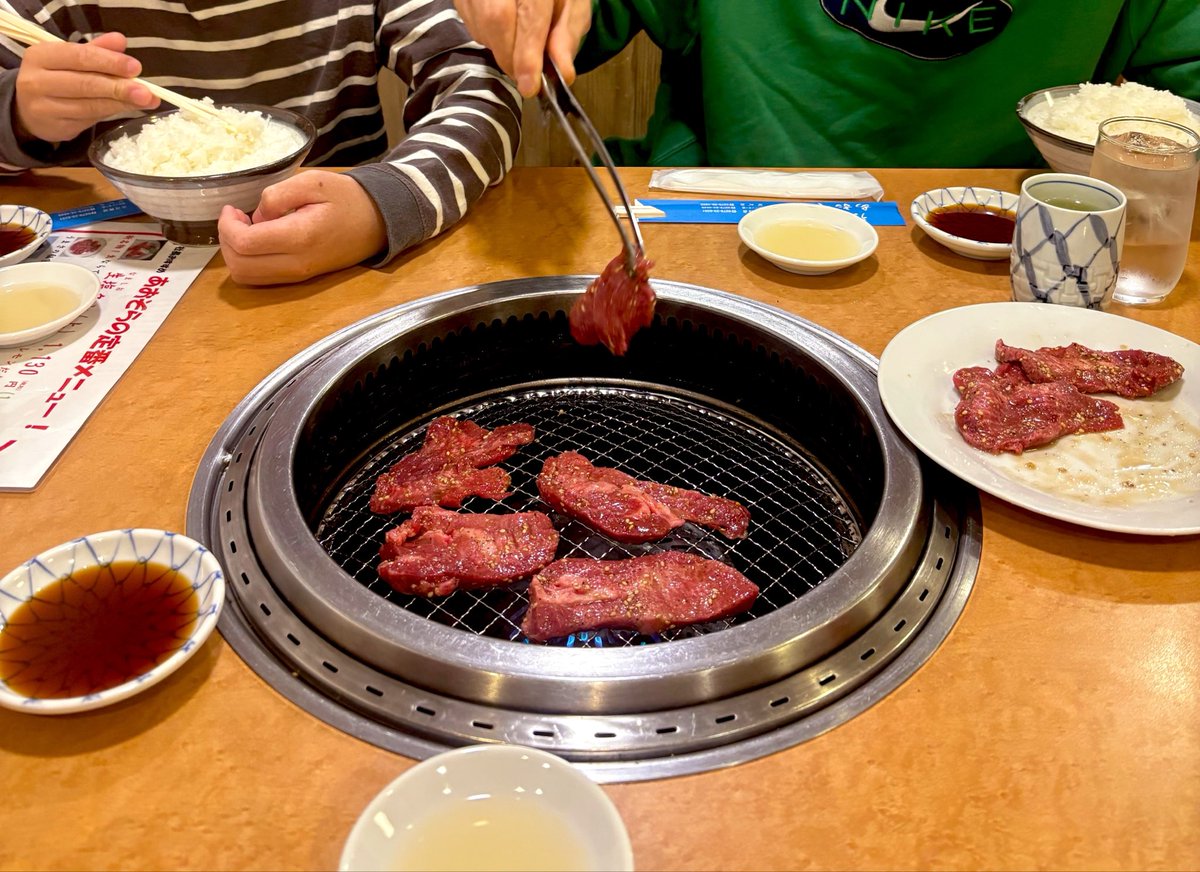 km_bodymake2's tweet photo. 昨日は焼肉、今日は長男のバースデーパーティーでしぬほど食べたわ、、、 https://t.co/76z02r2KEz