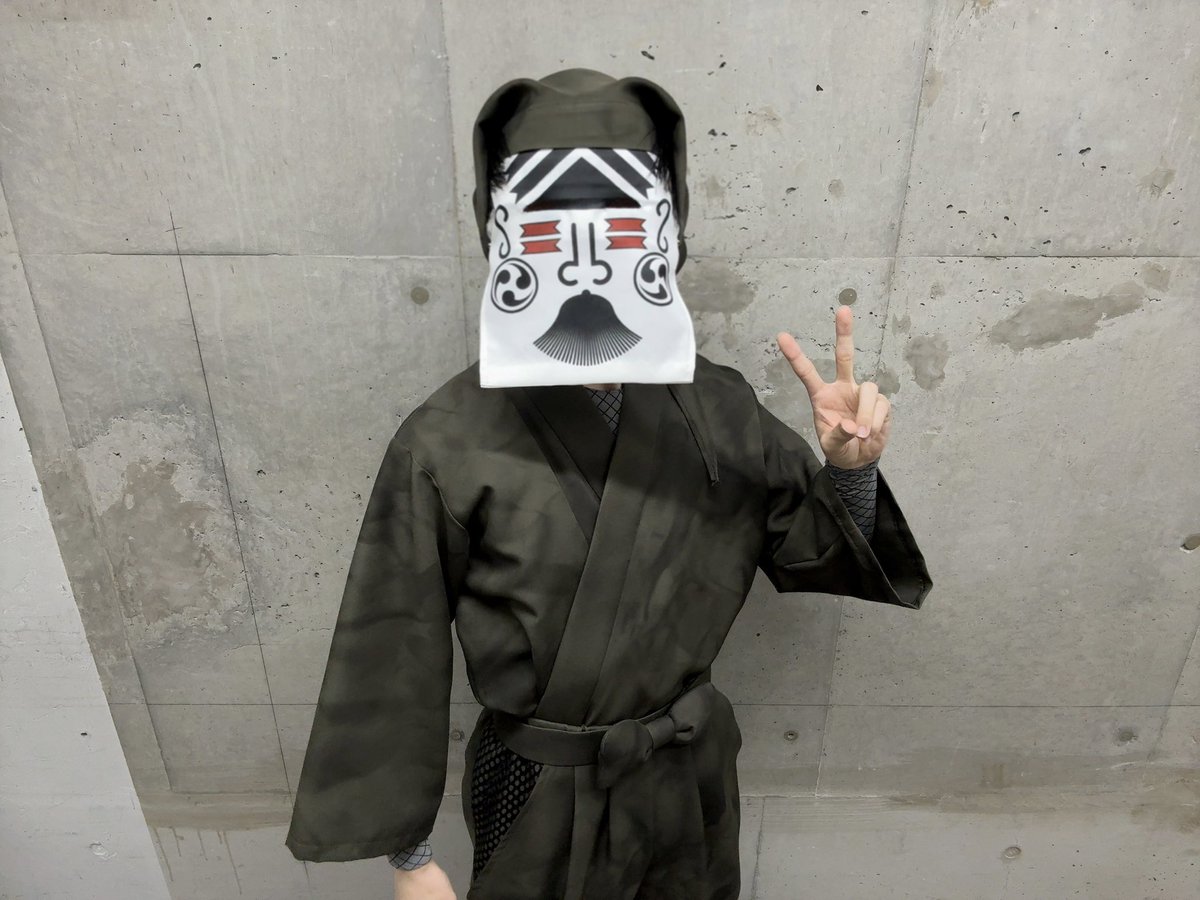 kosuke_tnk's tweet photo. #忍ミュ
本日もご来場ありがとうございました‼️

終演後コメントでもお伝えしましたが
皆々様に『感謝』しかありません！
健康第一！まじ大事！！

昼はなおが来てくれました！
いい写真がとれたよ。宝物だね☺️

卓さん通算600回おめでとうございます🎉
さすがは組頭です👊

嬉しいことばかりだぁ https://t.co/shHQBtTbqs