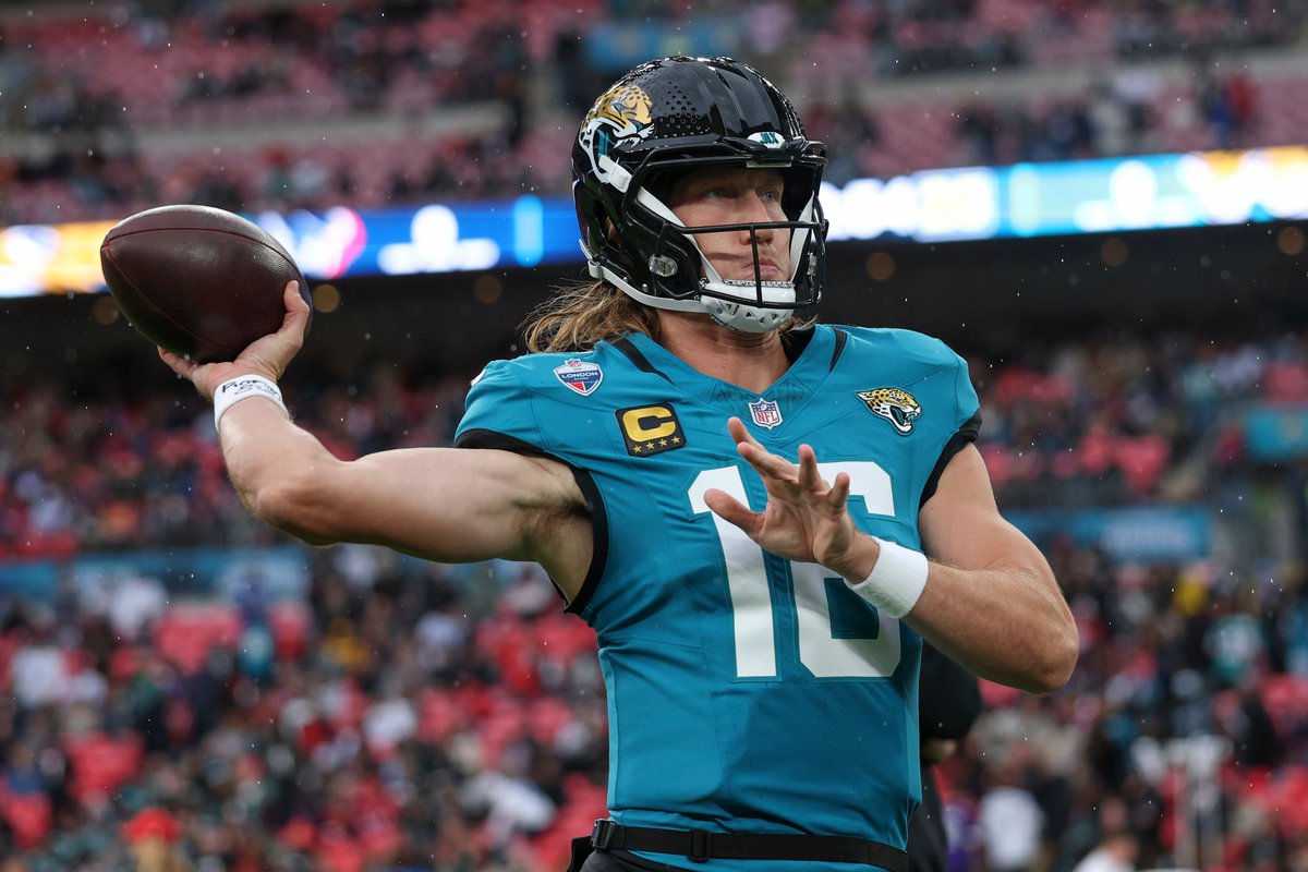 NFL's tweet photo. Who's getting the win in London? @NFLUKIRE 

HOUvsJAX - 9:30AM ET on NFL Network
Stream on @NFLPlus https://t.co/27Ro2Z2YyQ