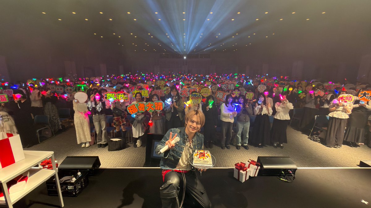 Taisei_F_Staff's tweet photo. 福本大晴 Birthday Event 2026

📌10月18日(日)夜公演

夢の100kgのベンチプレスを見事に押し上げた夜公演🏋️

福本大晴の誕生日をお祝いしにきてくださった皆さん、ありがとうございました🎂✨

#福本大晴 #福本大晴BirthdayEvent2026 https://t.co/tslSjFjDVA