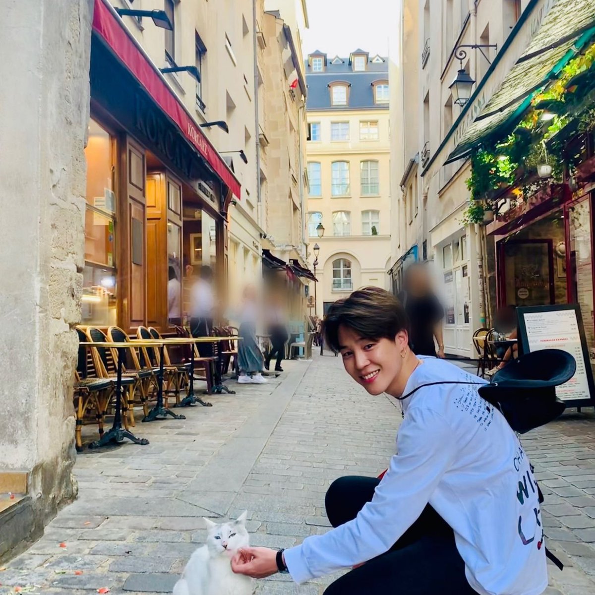PlayerBear0424's tweet photo. 지민시
우리지민팬들은 그를 잘알지
그는 평화로운 사람이야
동물들도 그걸알아

JIMIN JIMIN 
#TheJiminWeKnow
#우리는_지민_잘알
#지민 #JIMIN #PARKJIMIN https://t.co/iaAbEDeyS4