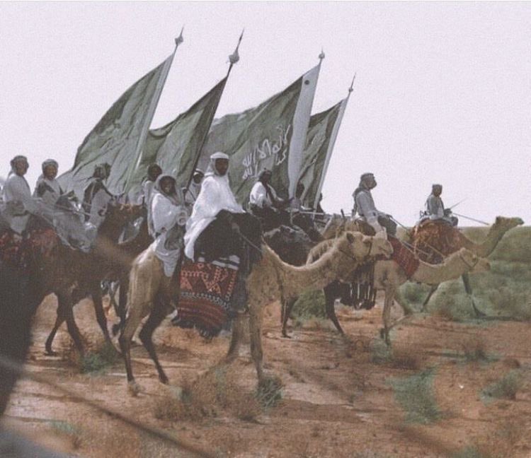 18D0R0THiA's tweet photo. يا دارنا يا عزّ من الله حماك

حنا على عهد الوفا باقين لك

بعض العرب يظهر لك الودّ برضاك

ووقت اللزوم يبيع عهد سنينً لك!
#السعوديه_العظمى_خط_احمر https://t.co/wHuCsZ12W1