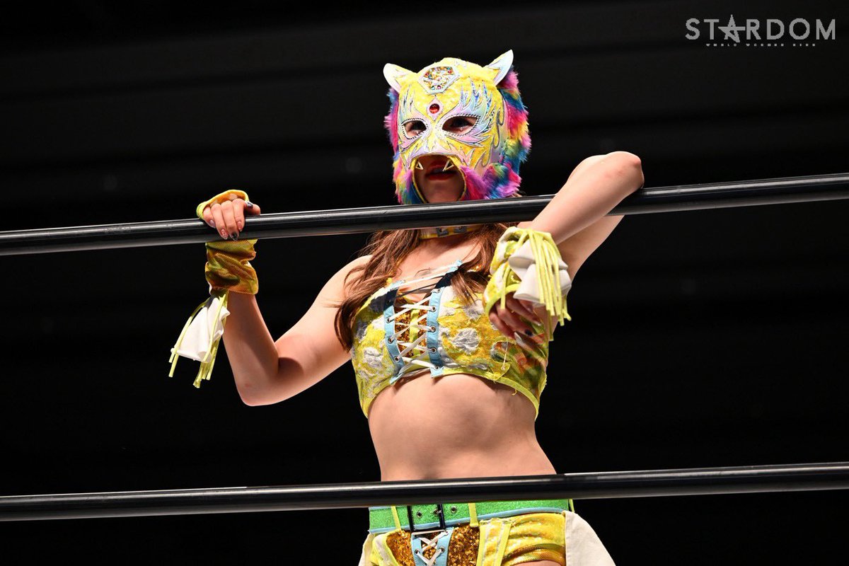 StarLight_Kid11's tweet photo. 「はりきりチャンピオン」
というフレーズに対抗しただけの
「よくばりチャレンジャー」
では無い。

赤のベルトを巻きたい理由は沢山発言してきた。
それに加えてすずとの過去があるから挑戦する。

私達が別々になってからすずの覚悟とプライドは承知の上。
だからこそすずから取ってやる‼️

#SLK
#NEOGENESIS
#STARDOM