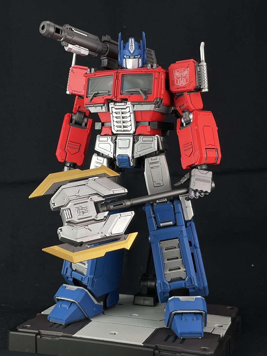 so_9778's tweet photo. Blokees Optimus Prime (Ver.EVO) できまちた〜。
ランナー塗装→ウォッシングでお手軽に作ってみました。
クリアーパーツが色々と準備されていたけれど、そこは好みでカラーチェンジしちゃいました。
ディテールが色々追加されつつも、「THE・コンボイ」と感じられる良いデザイン。
#BLOKEES https://t.co/R2L0lrIMbm