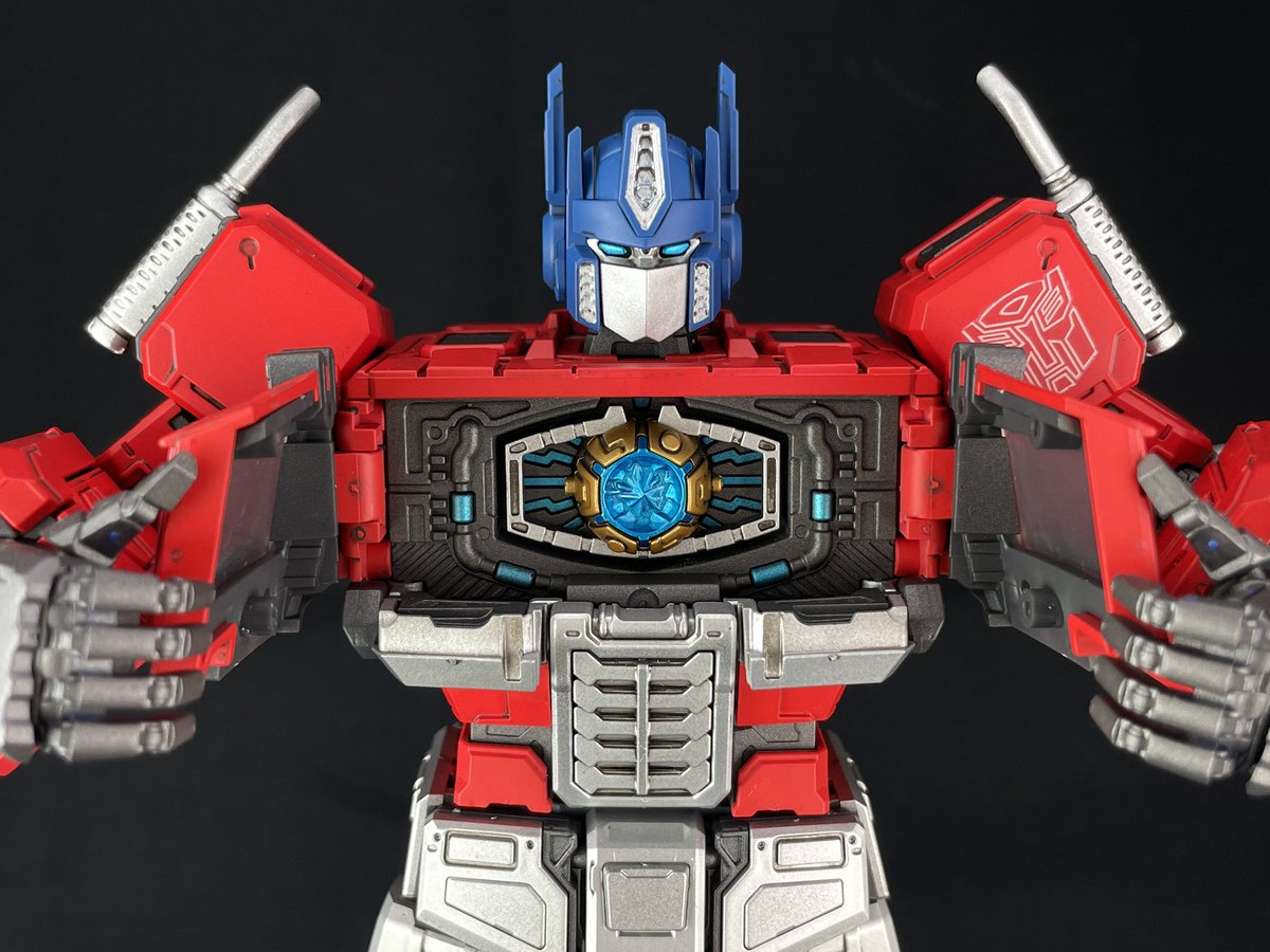 so_9778's tweet photo. Blokees Optimus Prime (Ver.EVO) できまちた〜。
ランナー塗装→ウォッシングでお手軽に作ってみました。
クリアーパーツが色々と準備されていたけれど、そこは好みでカラーチェンジしちゃいました。
ディテールが色々追加されつつも、「THE・コンボイ」と感じられる良いデザイン。
#BLOKEES https://t.co/R2L0lrIMbm