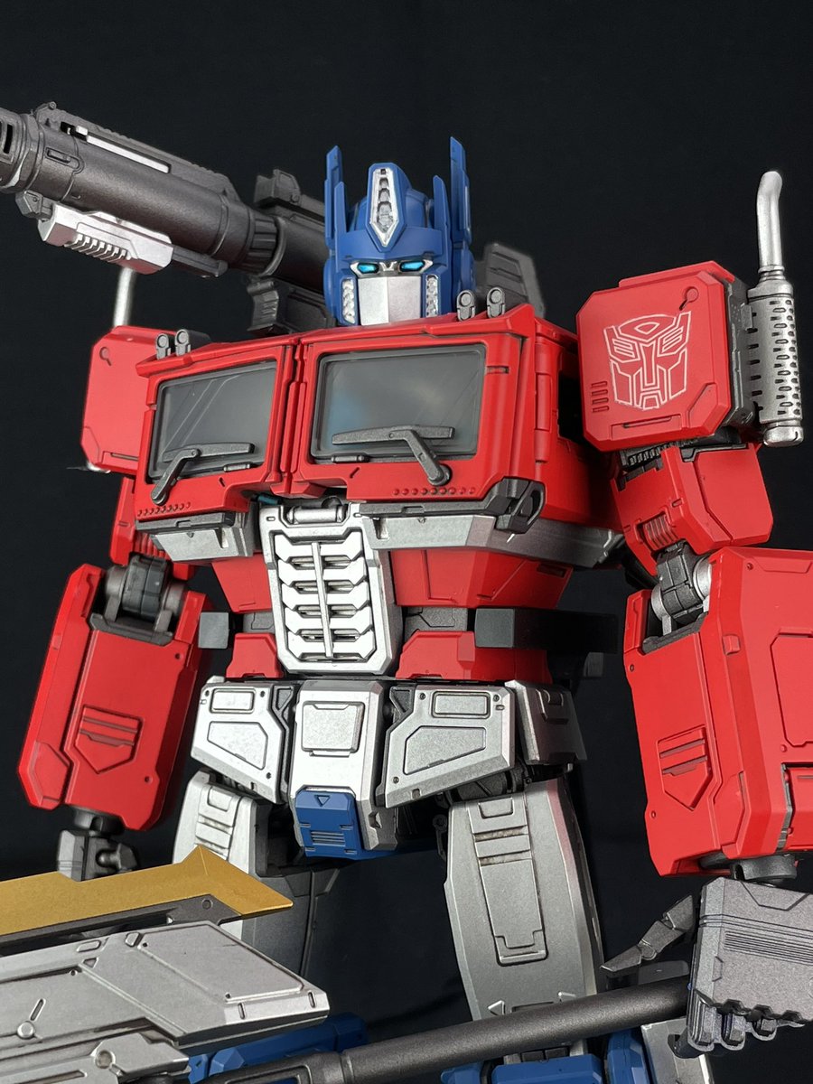 so_9778's tweet photo. Blokees Optimus Prime (Ver.EVO) できまちた〜。
ランナー塗装→ウォッシングでお手軽に作ってみました。
クリアーパーツが色々と準備されていたけれど、そこは好みでカラーチェンジしちゃいました。
ディテールが色々追加されつつも、「THE・コンボイ」と感じられる良いデザイン。
#BLOKEES https://t.co/R2L0lrIMbm