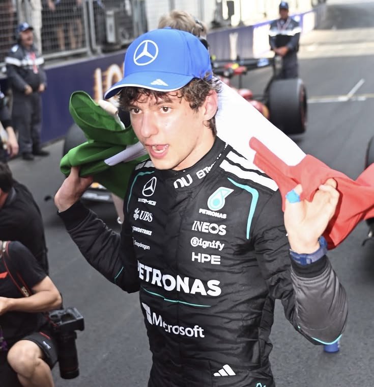 verstappehn's tweet photo. post a photo of you and your 3 favorite drivers and let oomfs decide who suits you best. hi mau! #f1twt 🤍 https://t.co/va7bRcxFTF