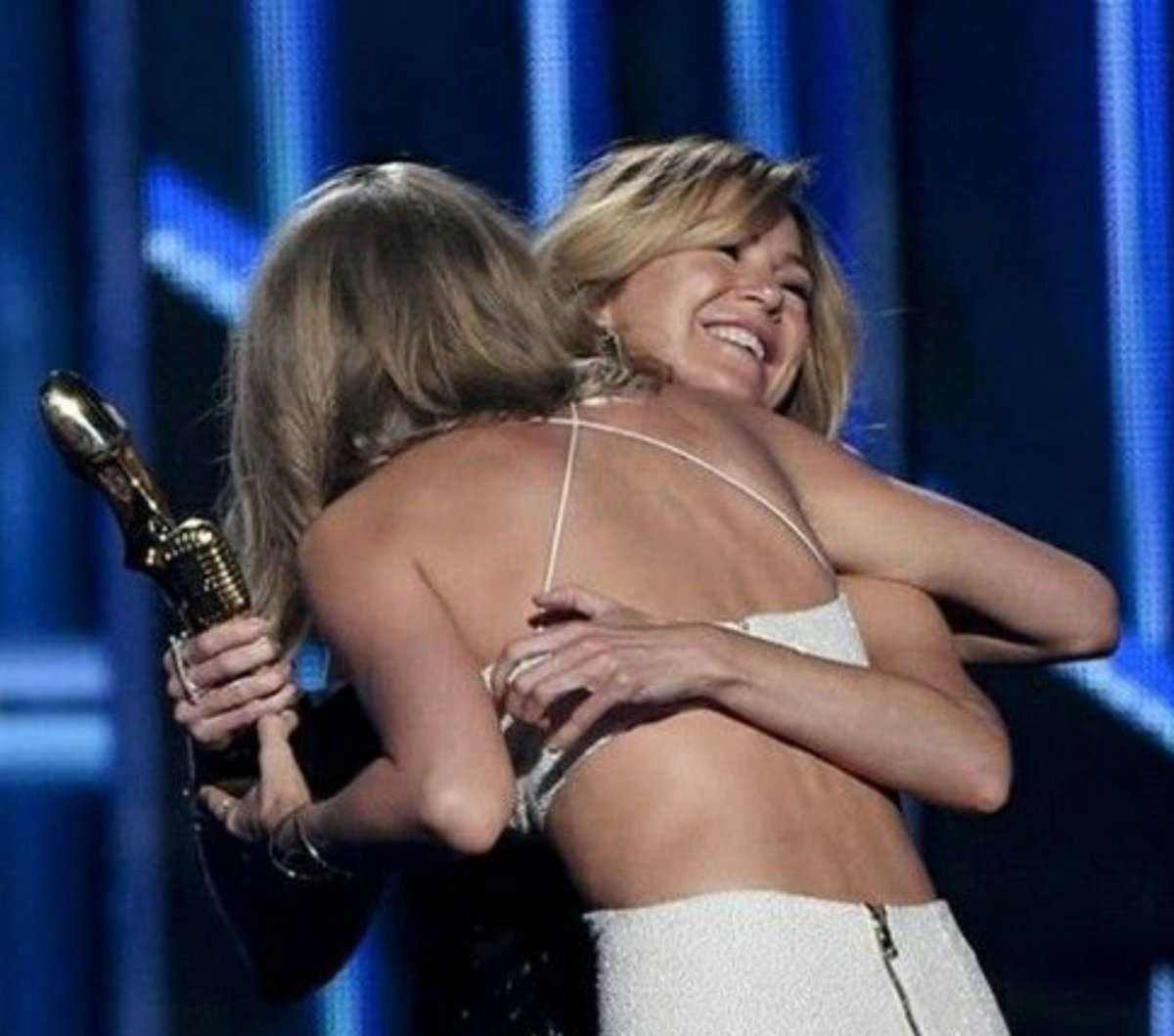 centralep_'s tweet photo. ellen pompeo and taylor awift over the years (updated). ✨ https://t.co/oXtChH0729