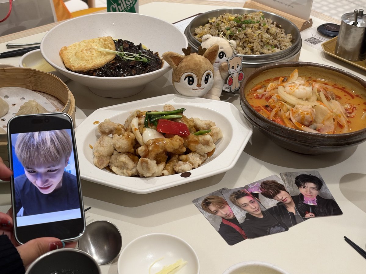 pokiikoii's tweet photo. 쏘씬더월드? 라는 투어 시작요 🧎‍♀️..🌀!! https://t.co/JdjZnUgpWQ