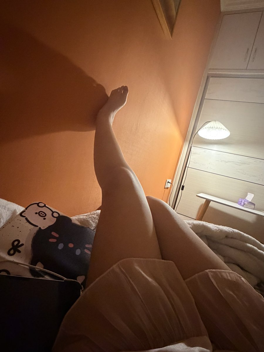 Lumi6sln's tweet photo. 不好意思了哥哥们，今天有点发烧了，没办法马上回复哥哥们的消息，请多多包容🥺#女大 #处女 #小狗日记 #m https://t.co/d9NlJf6ly2