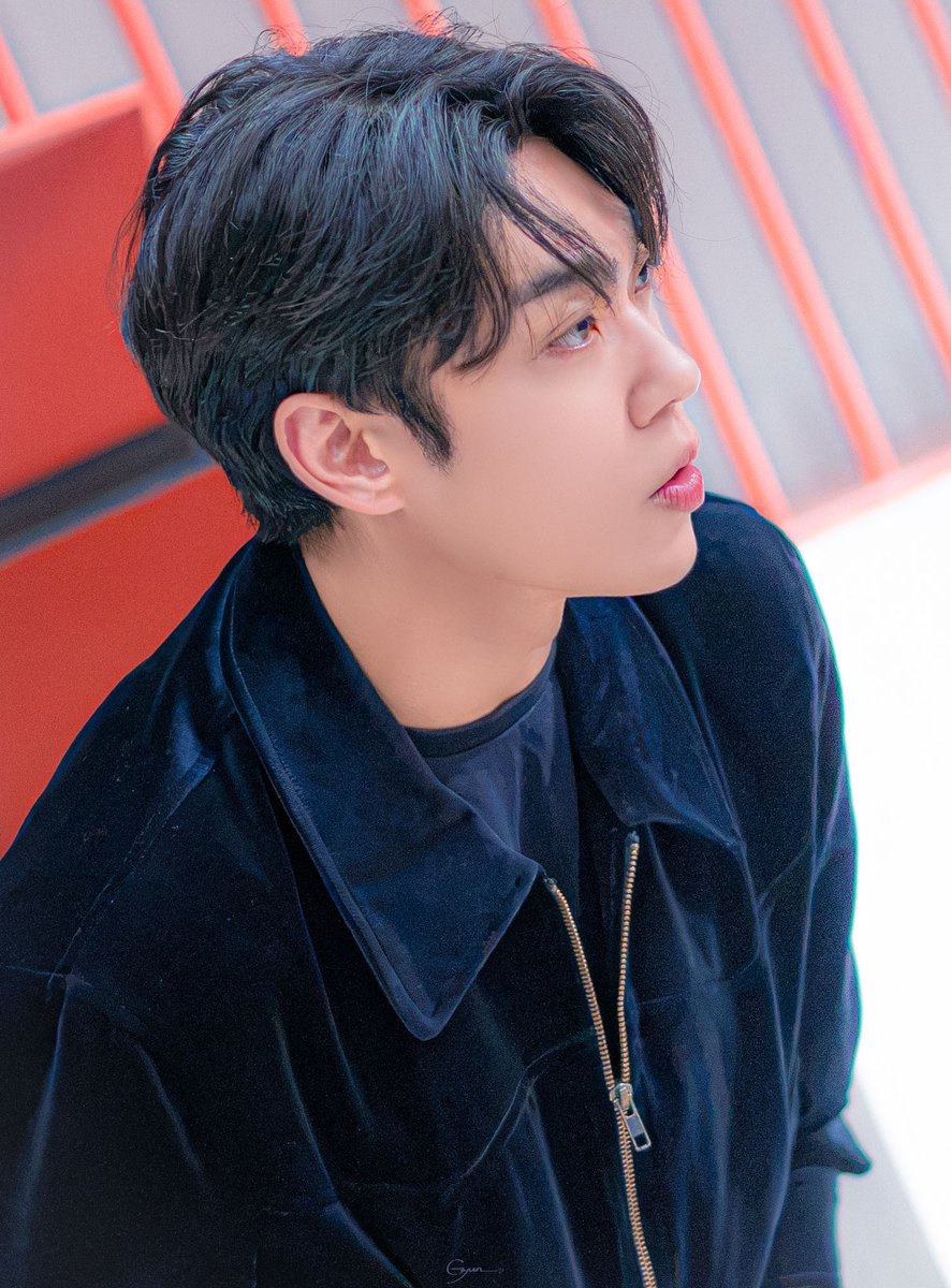 Gyun_D's tweet photo. 20261017 밤 뮤지컬 사칠 퇴근길

#김찬종 배우님 c https://t.co/QNtVIegiYR