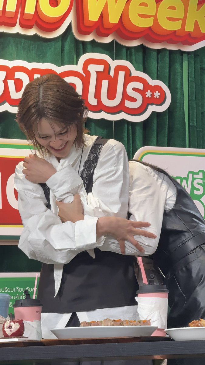 GrabTH's tweet photo. อะไรยังไงกันคะะะ

GRABFOOD X EMIBONNIEANY  
#GrabFoodถูกกว่าชัวร์xEmiBonnieAny https://t.co/8FMn4jtHTo