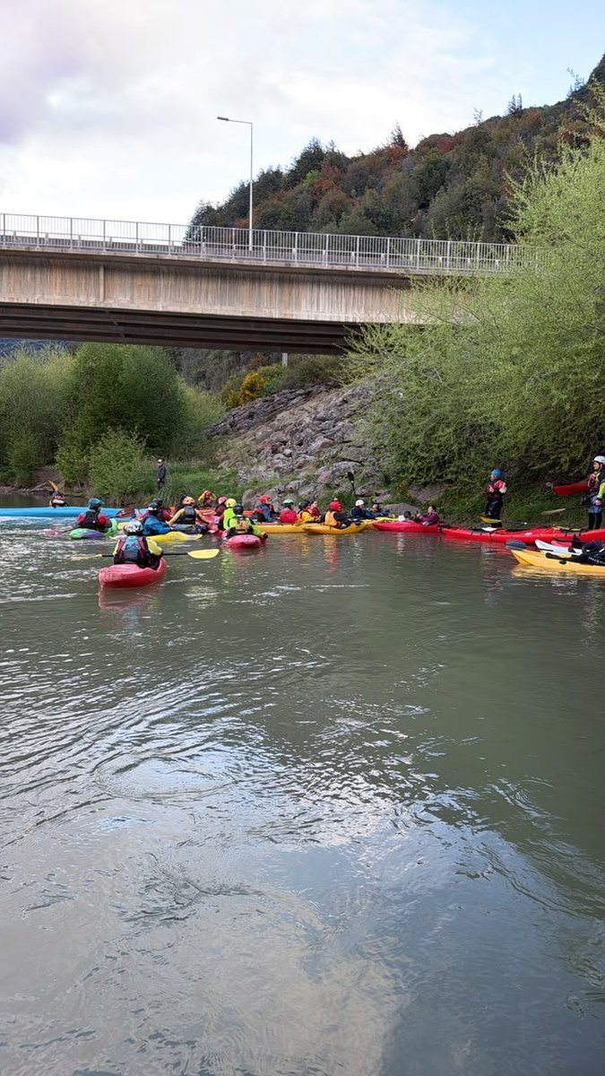 DGTM_Chile's tweet photo. Capitanía de Puerto de  #Chacabuco desplegó dispositivo de seguridad por navegación de kayaks en Río Aysén, dando inicio a la temporada de turismo en la Comuna de Aysén

#AutoridadMarítima #SeguridadMarítima https://t.co/SsIux38668
