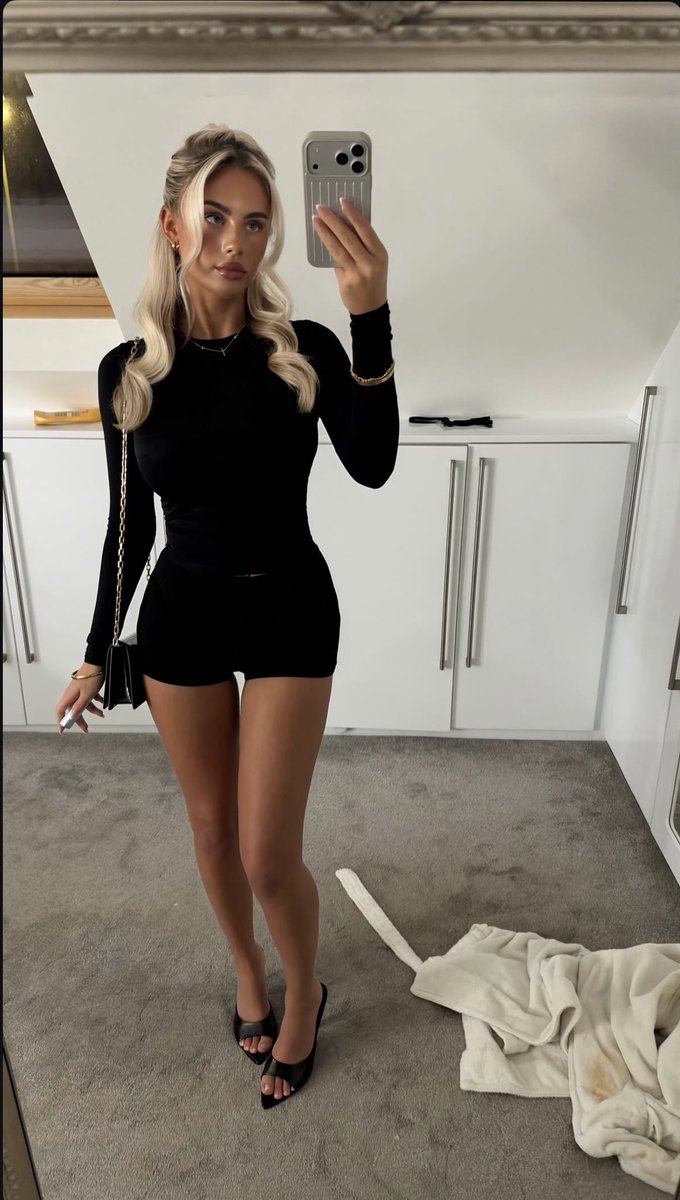 nisrf2's tweet photo. Lois 🔥 

#Wankchat #UK https://t.co/sOqiaOuAvq