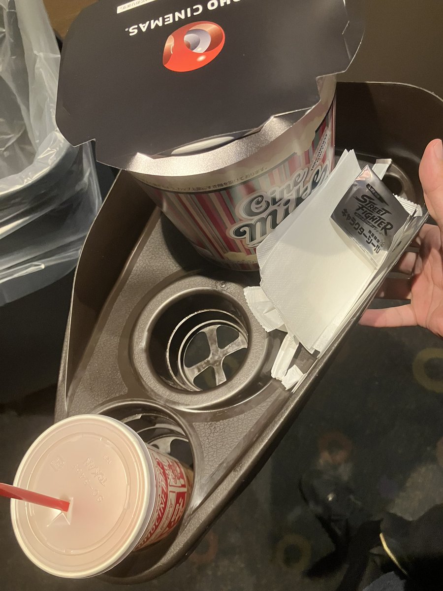 what_to_quit's tweet photo. 同時視聴もOWも見たかったけど、外出予定が入ってしまったので、ついでに映画だけでも今日！ってことで見てきました〜！
思ったより葛葉出番あって、演技見れてニコニコでした☺️
後本編も私はゲーム配信+スト6ちょい触りくらいの知識でも面白くて良かったです✌️
#ストリートファイターザムービー https://t.co/eBr85UoDNu