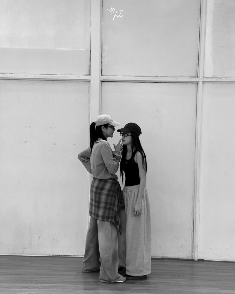 FFabel_Ent's tweet photo. Too hot to keep behind the scenes. 🔥

P’Faye came to check on Atom… and things got a little hotter. 👀💋

If this is the rehearsal, imagine what’s coming at SLAY DOWN &amp; 1410 STATIC.

Don’t say we didn’t warn you. ❤️‍🔥

#FayeAtom
#SLAYDOWN #1410STATIC
#FabelEntertainment https://t.co/1e5MmQxIhE