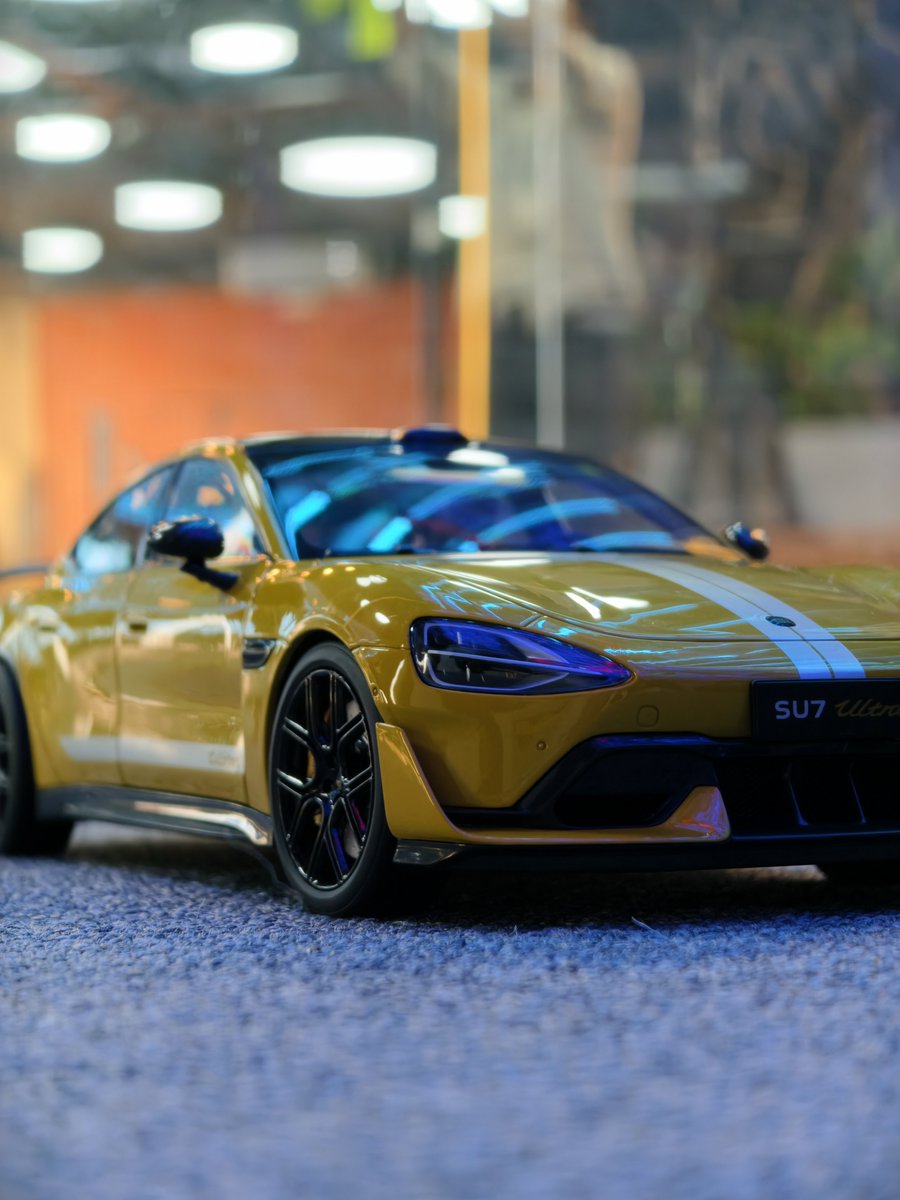 TechMasterCo's tweet photo. I even picked up a Xiaomi SU7 Ultra diecast model worth ₹17,000 in India! 🏎️

But sadly, its tyre broke during yesterday's video shoot! 💔😭

A ₹17,000 miniature car… and the tyre couldn't survive a shoot! ☠️ (2/n) https://t.co/PrDG9wNkdz