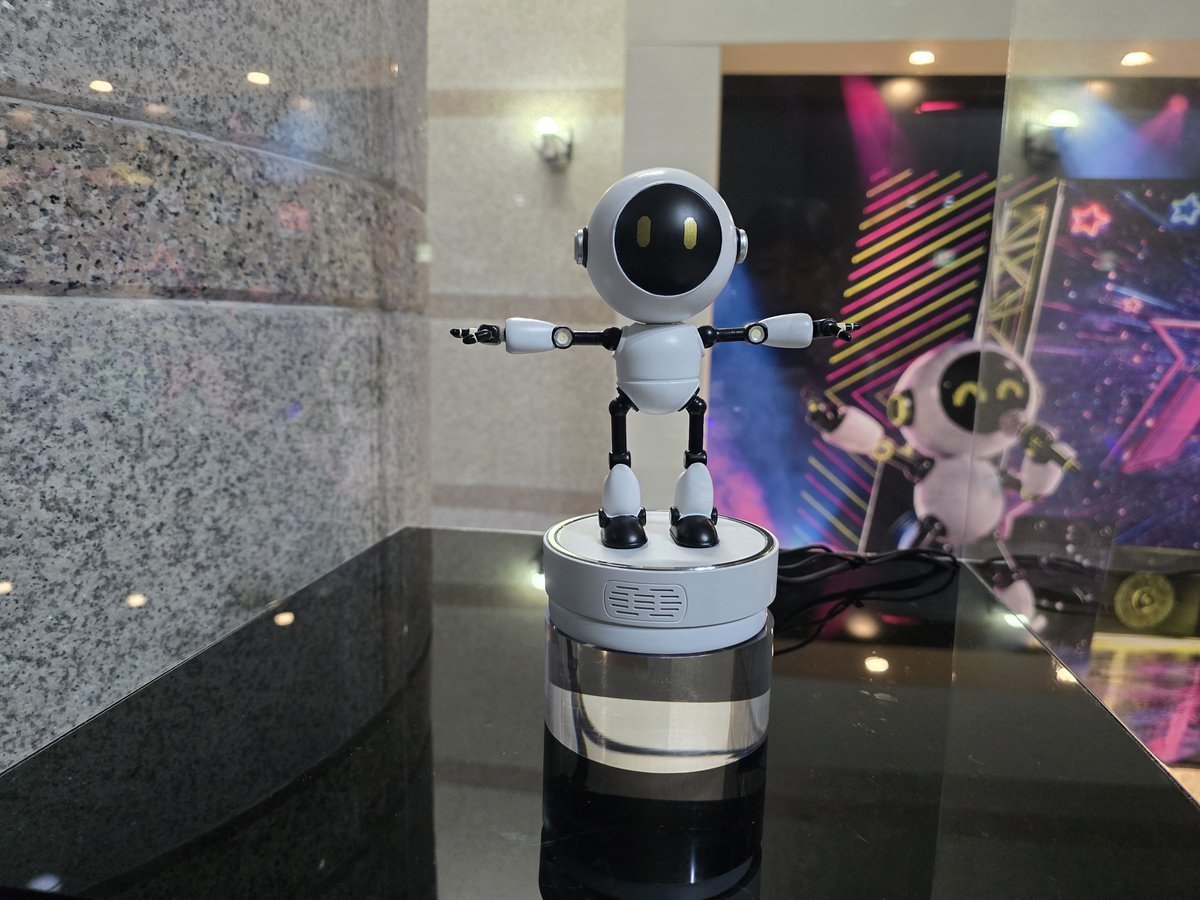showkpop_live's tweet photo. 📸Fresh from the Arirang TV lobby!

The ‘SHOW K-POP’ photo zone and our AI mascot PABI are all set up in the lobby! ✨

🗓️ Starting tomorrow, stop by Arirang TV to chat with PABI in person and snap some photos! 🤖💬

🎤 MC: SEOK MATTHEW (ZEROBASEONE)
🌟 LINEUP: A2O LITE, A2O SOUL, FISTBUMP, HAENA, hrtz.wav, Jung Dong Ha, LEE HAN GYUL, MODYSSEY, Rothy, S2IT, UmYull, V01D, X:IN

▶️ Premiere: Oct 19, 18:00~19:10 KST
📺 Watch live on Arirang TV & TikTok LIVE!

#SHOWKPOP #ArirangTV #PABI #ZEROBASEONE #SEOKMATTHEW #KPOP