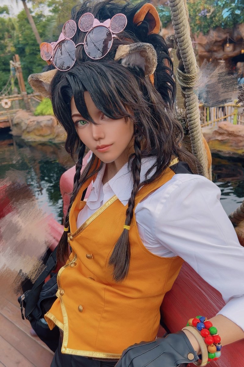 Ozon_forcos's tweet photo. パークを全力でお楽しみの第2王子やってました🦁
#Dハロ仮装ツイステ   #Dハロ仮装2026 https://t.co/bWU7aYQR1o