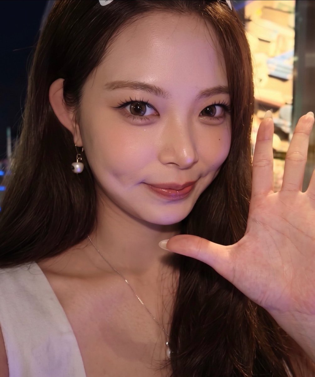13jws's tweet photo. ウンチェの笑顔は世界を救う🌍

 #LE_SSERAFIM #EUNCHAE  #은채 #ウンチェ https://t.co/B3v2dpgJ58