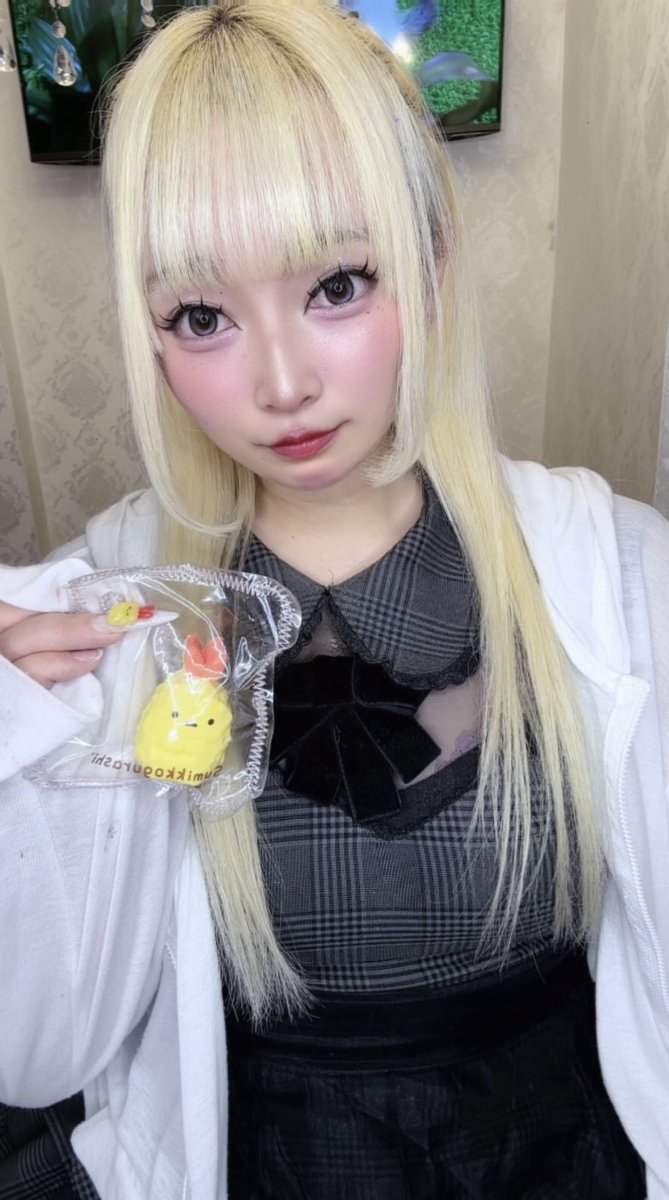uru_hanirabi's tweet photo. 22-29います🎀
予定ないです⬅️安定すぎ
めいさんハーフアップしてたから真似っ子したらリボン貸してくれてにやにや😽😽😽 https://t.co/1UUwLUlFYV