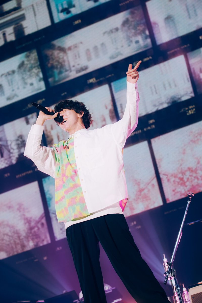 sumika_inc's tweet photo. 『𝗺𝘂𝗿𝗳𝗳𝗶𝗻 𝗱𝗶𝘀𝗰𝘀 𝟮𝟬𝘁𝗵 𝗔𝗻𝗻𝗶𝘃𝗲𝗿𝘀𝗮𝗿𝘆 “𝗺𝘂𝗿𝗳𝗳𝗶𝗻 𝗖𝗮𝗿𝗻𝗶𝘃𝗮𝗹!!”』
2026.10.18 国立代々木競技場 第一体育館

20周年を楽しく盛大にお祝い🎉
我々からの愛はステージ上から余すことなく◎
お越しいただきありがとうございました‼️

プレイリストとしてsetlistを公開✏️

▼Apple Music
https://t.co/KQZNva7qCA

▼Spotify
https://t.co/kwvtffb48w

#MD20
#sumika