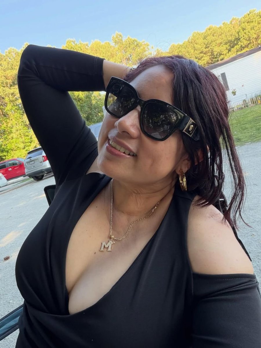 maggiepee001's tweet photo. Feliz domingo a todos, abrazos 💓🥰🌹 https://t.co/EslyUSXoy8