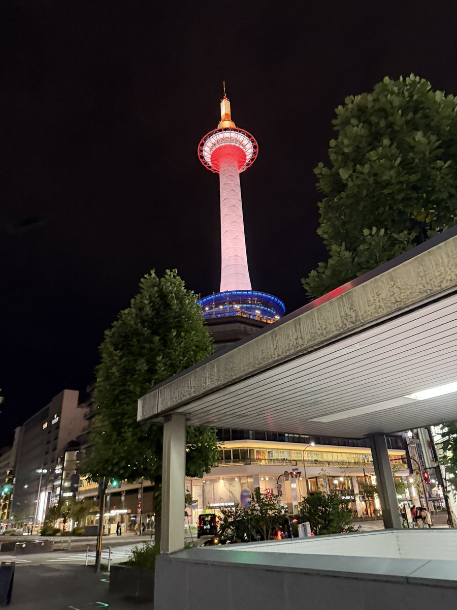 ava_tyomezamu's tweet photo. 京都駅で酔っ払った 誰か拾ってください🥴 https://t.co/74fib2VPYr