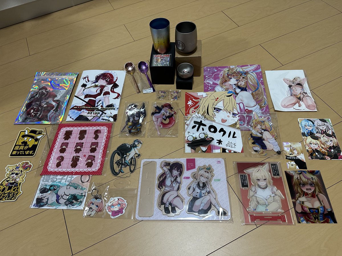 luitomo0615's tweet photo. 最近の車ってリアの材質金属じゃないんね…
せっかくホロクルで買ったおまぽるマグネット(画像左のやつ)がつかないとは… https://t.co/9quBFlr0nd