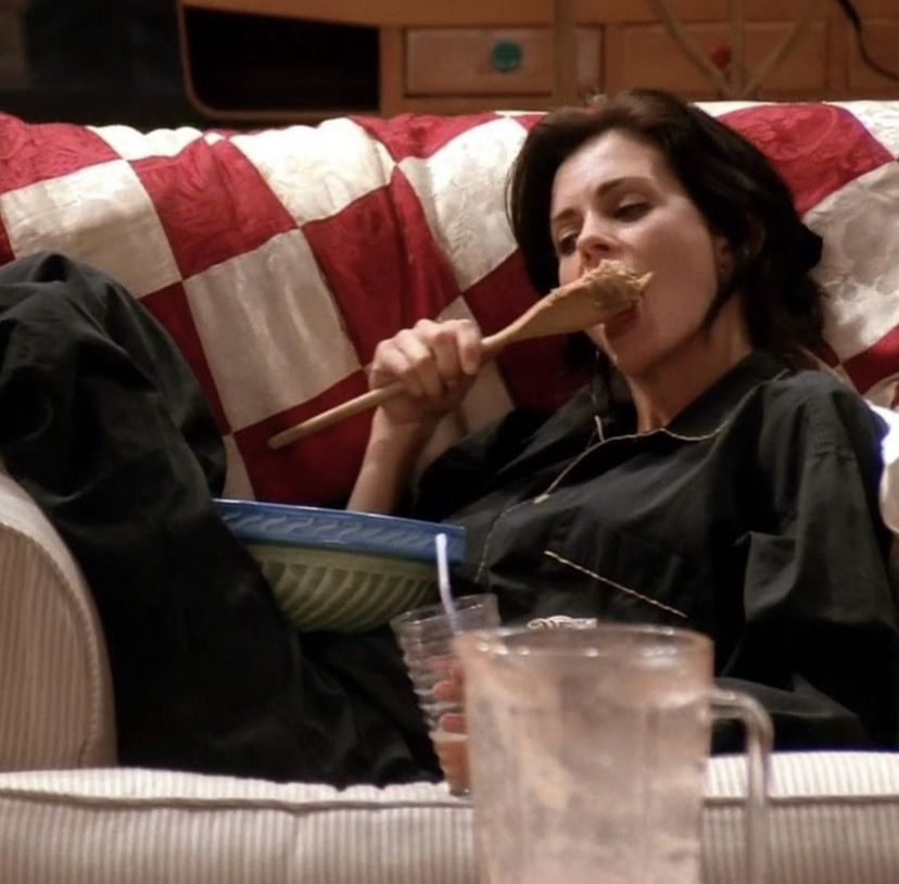 geniuswomanvibe's tweet photo. me every year watching the victoria’s secret fashion show in my pajamas, judging every single look like i'm on the panel https://t.co/ueyNfUVNyx