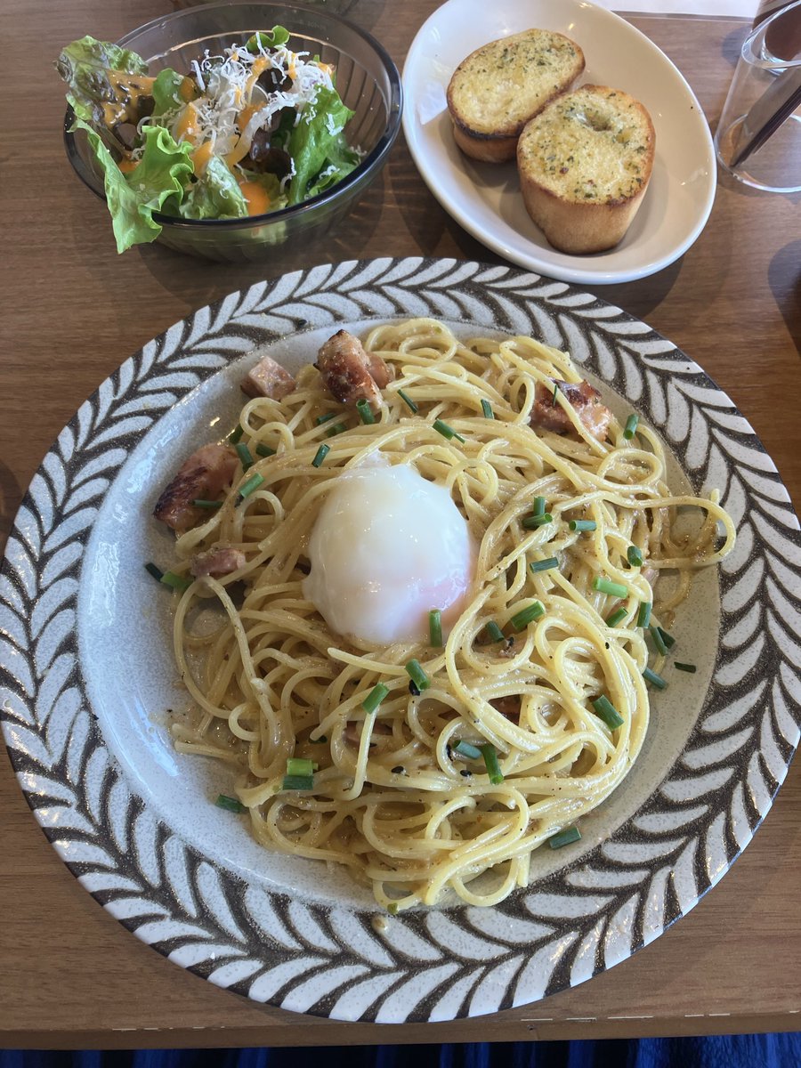Sumidagirl's tweet photo. 曳舟 パスタmama

去年オープンしたお店だけど、土日祝日には並ぶほどの人気店になってる
食べ放題メニューがあって頼むたび幸せな気分になる✨二人で5千円くらい

そういえば曳舟はこの前五右衛門できたし、曳舟って意外とパスタ激戦区かも？
曳舟の五右衛門いつも並んでいてまだ行けていない… https://t.co/YF8AQWksqp