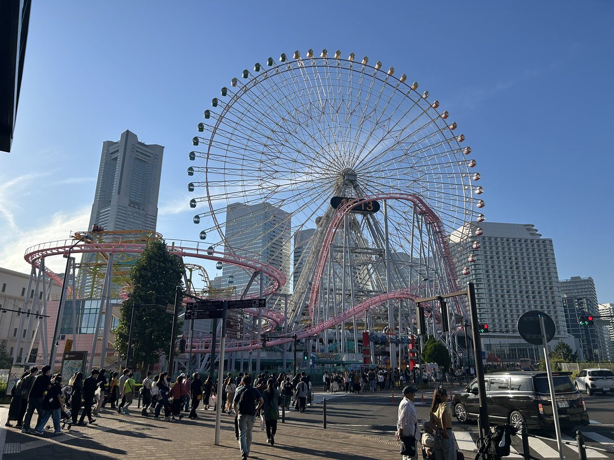 cuAmusementPC's tweet photo. 【一日一遊園地紹介】
よこはまコスモワールド

楽しさ：星4★★★★☆
必要絶叫耐性：星3★★★☆☆
西千葉からの所要時間：約1時間40分
 
世界最大級の時計型大観覧車「コスモクロック21」がシンボルで、みなとみらいの絶景を一望できます！入園無料なので横浜観光ついでにふらっと立ち寄れます！ https://t.co/zkhhe8wS4J